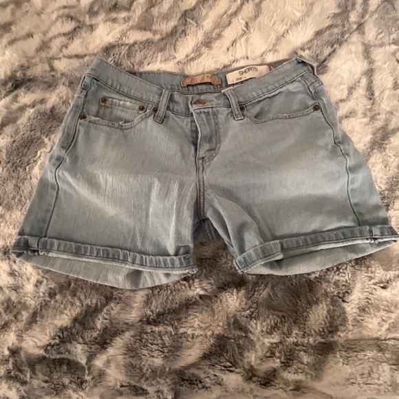 RARE FIND, VINTAGE BLUE DENIM LEVI’S SHORTS, SIZE 6 - Picture 5 of 6